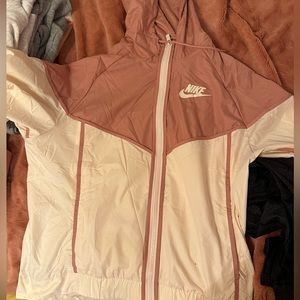 Pink Nike windbreaker. Super cute in great condition!